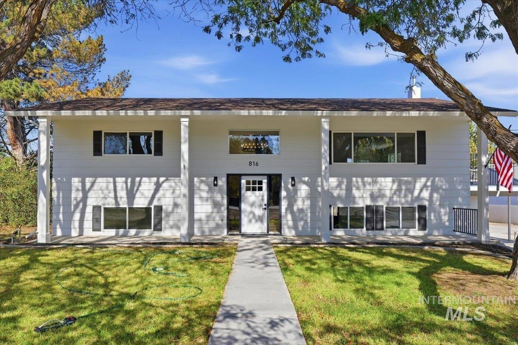 Photo of 816 W Greenhurst Rd, Nampa, ID 83686 (MLS # 99002732)