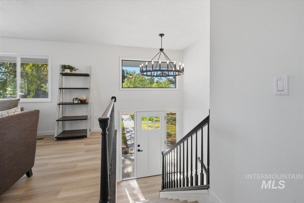 Photo of 816 W Greenhurst Rd, Nampa, ID 83686 (MLS # 99002732)