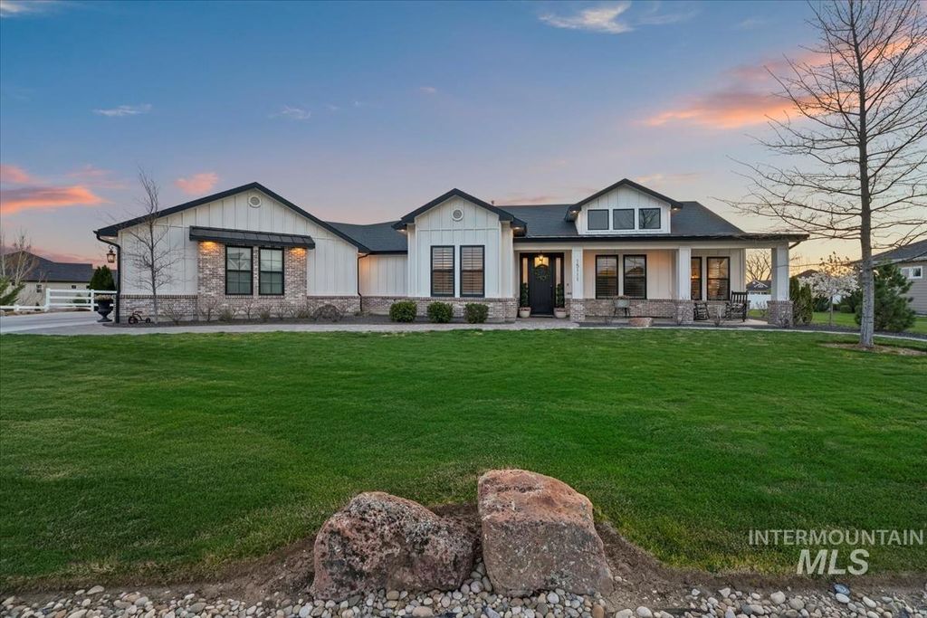 Photo of 15111 Pinehurst Way, Caldwell, ID 83607 (MLS # 98975283)