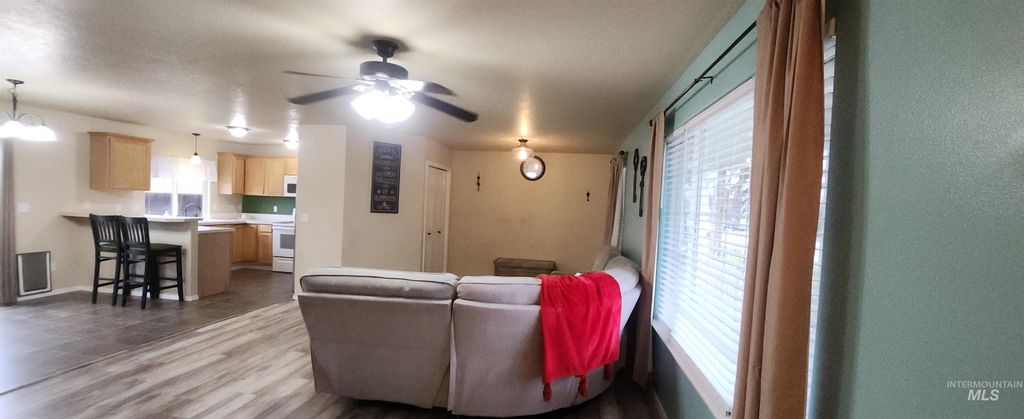 Photo of 11652 Quincy St, Caldwell, ID 83605 (MLS # 98976818)