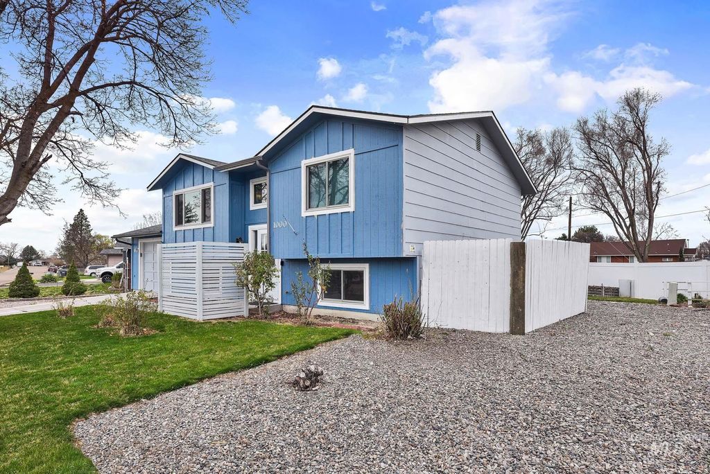 Photo of 1000 Sweetwood Cir, Nampa, ID 83651 (MLS # 98978307)