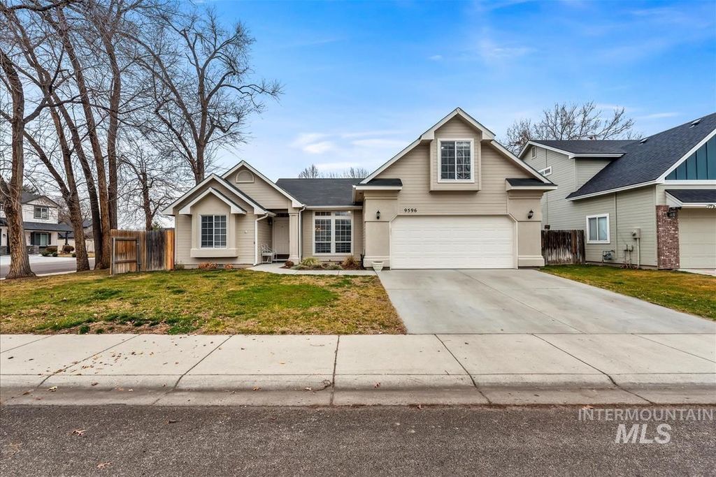 Photo of 9596 W Donnabell Street, Boise, ID 83714 (MLS # 98972344)