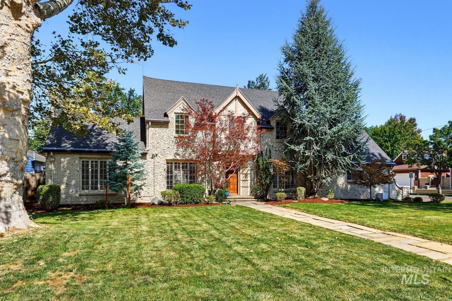 1120 E Warm Springs Ave