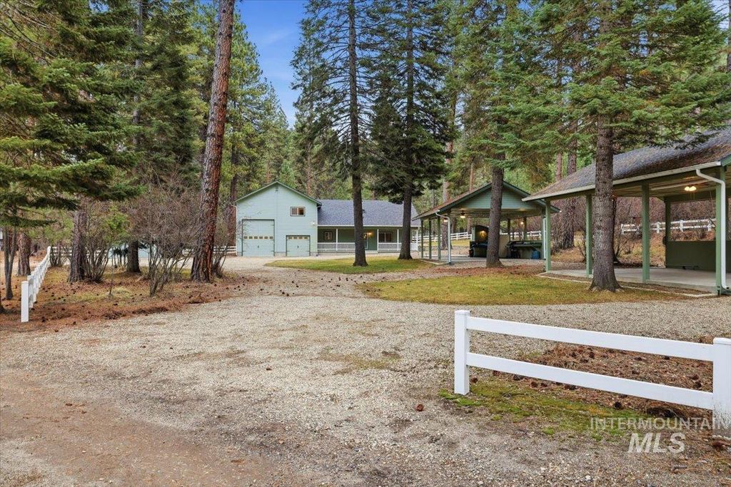 Photo of 115 Bunch Dr, Garden Valley, ID 83622 (MLS # 98977970)