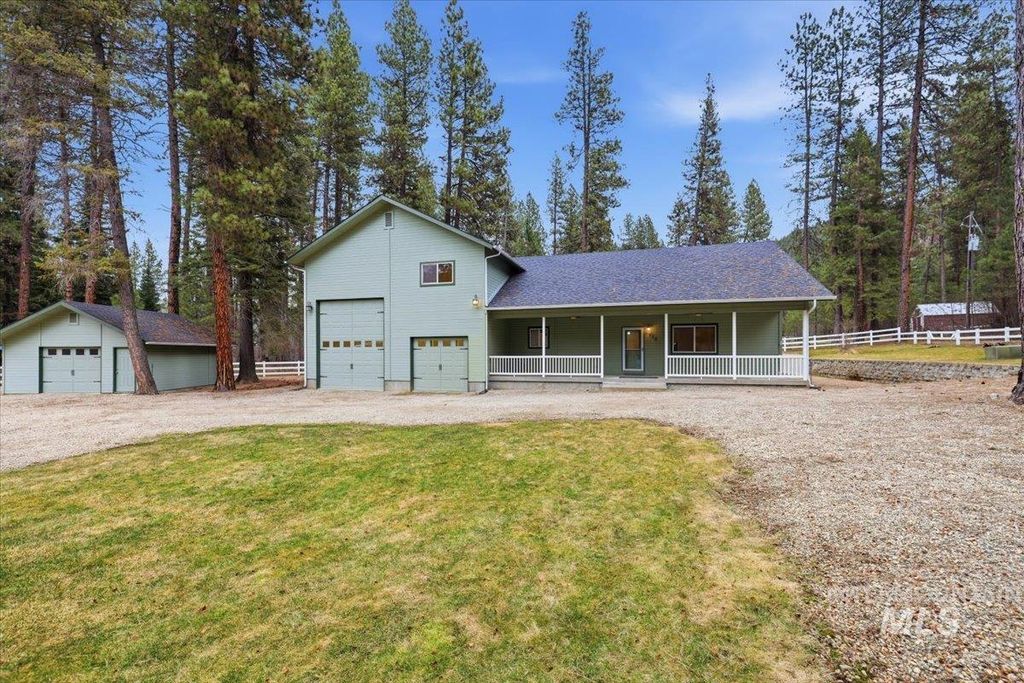 Photo of 115 Bunch Dr, Garden Valley, ID 83622 (MLS # 98977970)