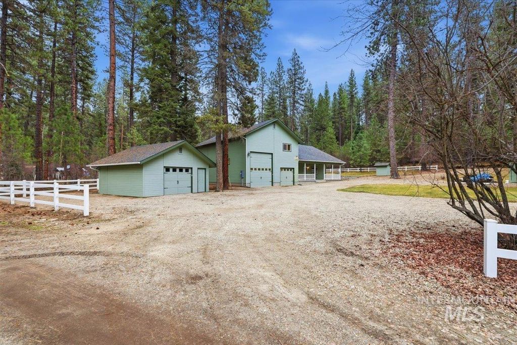 Photo of 115 Bunch Dr, Garden Valley, ID 83622 (MLS # 98977970)