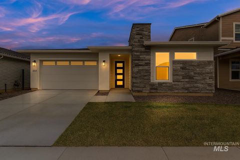 Photo of 5812 W Oxton St, Eagle, ID 83616 (MLS # 98971617)