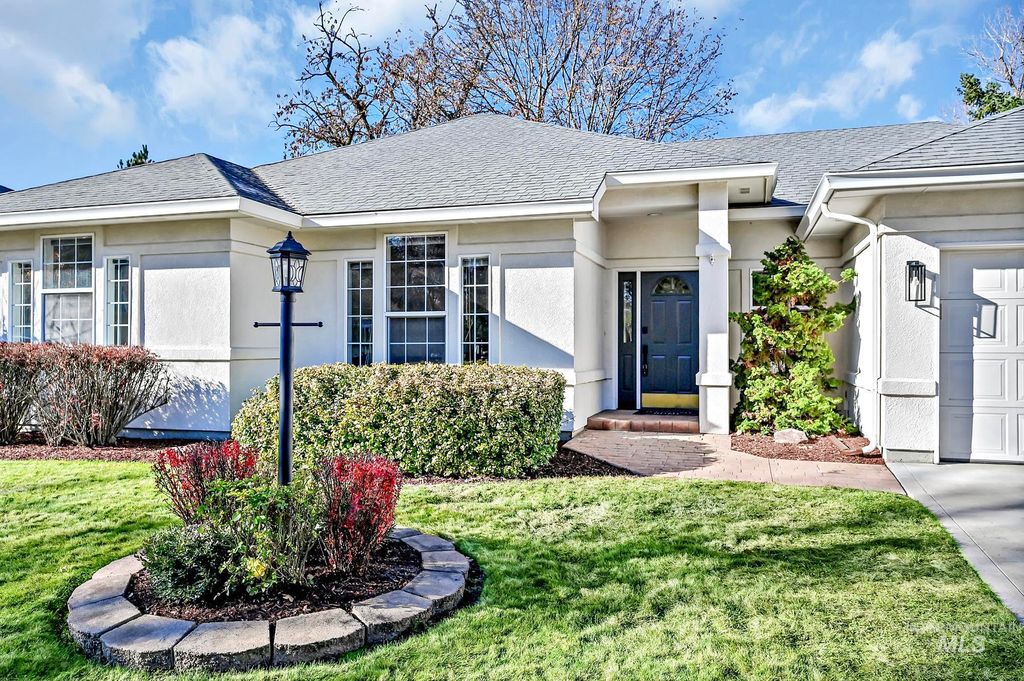 Photo of 6201 N Fountain Ln, Garden City, ID 83714 (MLS # 98968706)