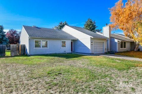 Photo of 8211 W Cory Ct, Boise, ID 83704 (MLS # 98968954)