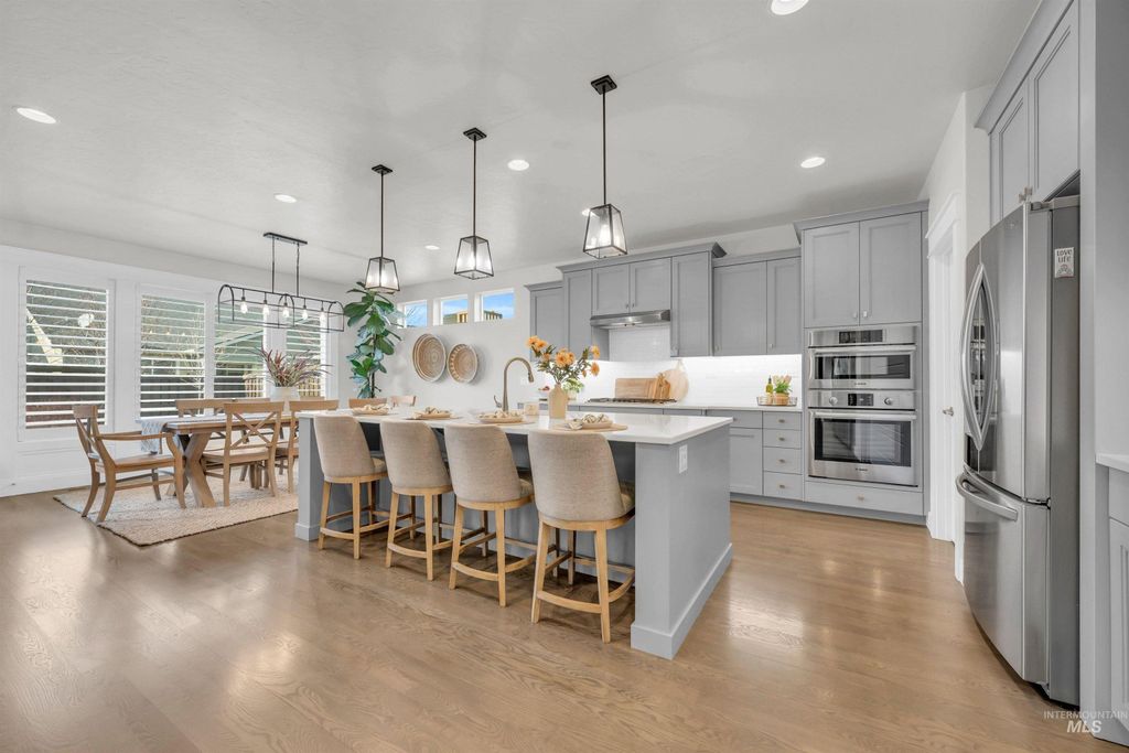 Photo of 5717 N Fairborn Avenue, Meridian, ID 83646 (MLS # 98973261)