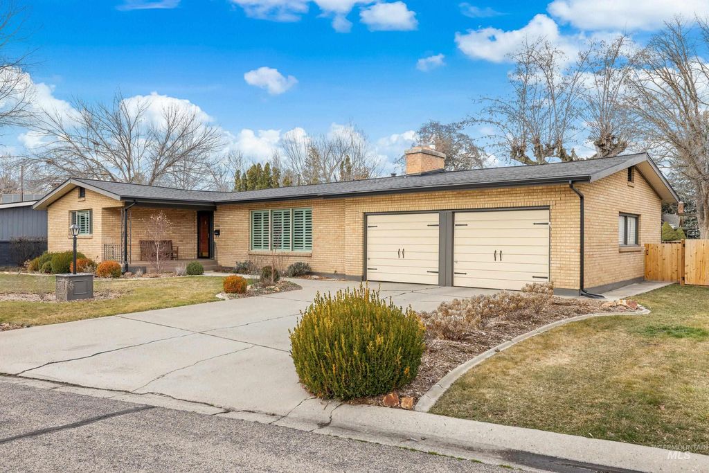 Photo of 3504 W Grover Ct, Boise, ID 83705 (MLS # 98976077)