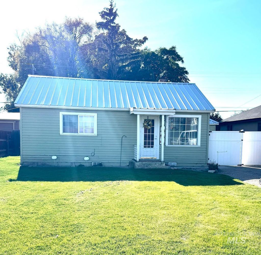 Photo of 516 E Galveston St, Caldwell, ID 83605 (MLS # 98966440)