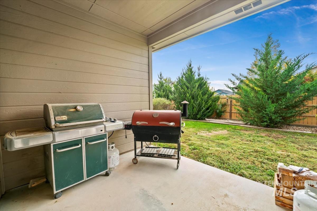 View of patio / terrace with area for grilling