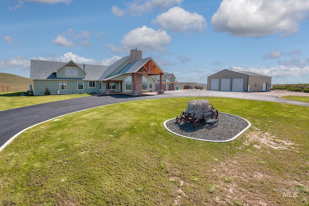 Photo of 10228 Payette Heights Rd, Payette, ID 83661 (MLS # 98984390)