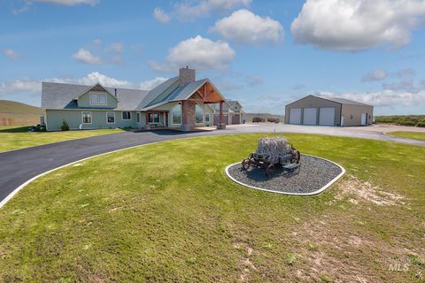 Photo of 10228 Payette Heights Rd, Payette, ID 83661 (MLS # 98984390)
