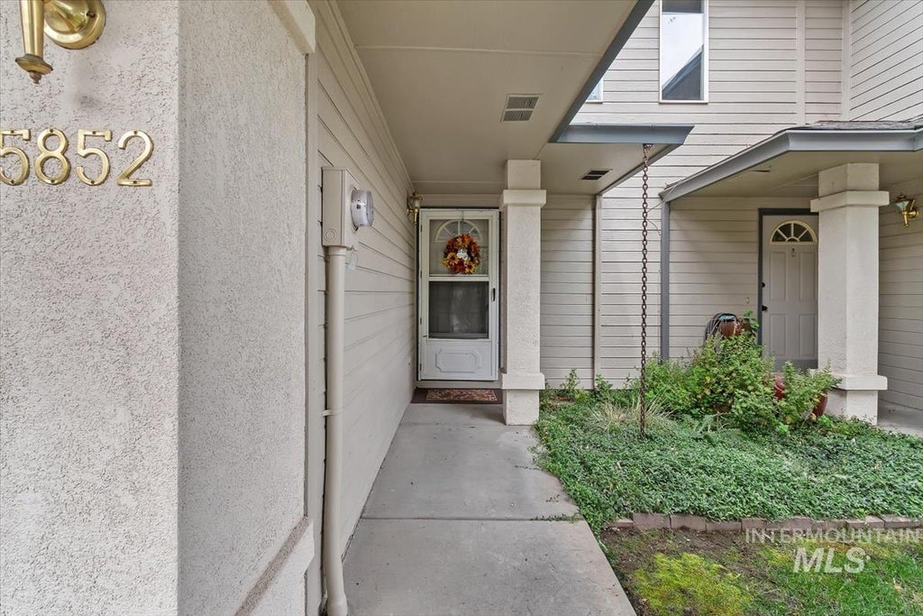 Photo of 5852 N Cobbler Lane, Boise, ID 83703 (MLS # 99000648)