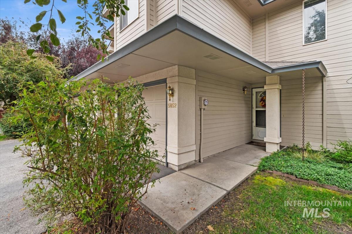 5852 N Cobbler Lane
