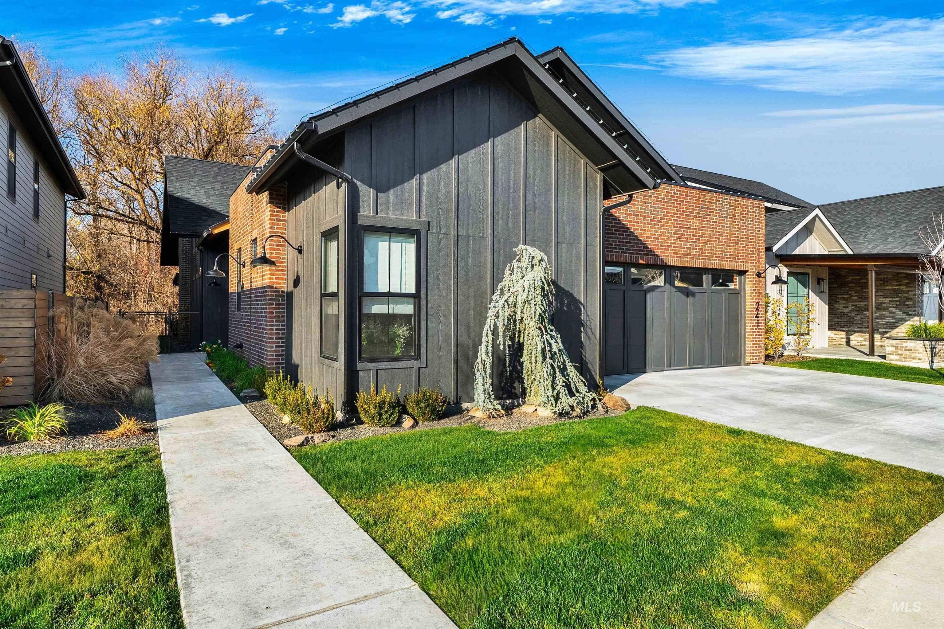 241 S Steel Farm Ave