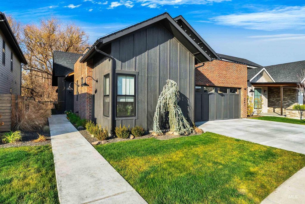 Photo of 241 S Steel Farm Ave, Eagle, ID 83616 (MLS # 98974411)