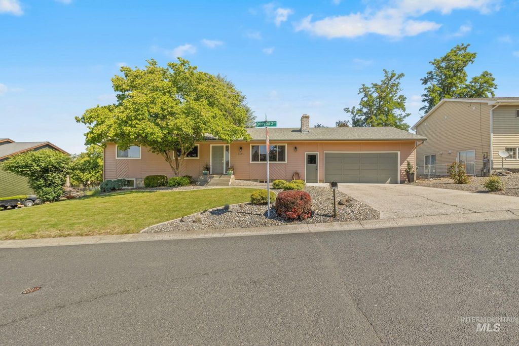 Photo of 3615 Country Club Drive, Lewiston, ID 83501 (MLS # 98993567)