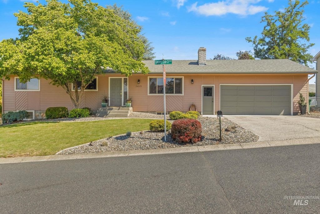 Photo of 3615 Country Club Drive, Lewiston, ID 83501 (MLS # 98993567)