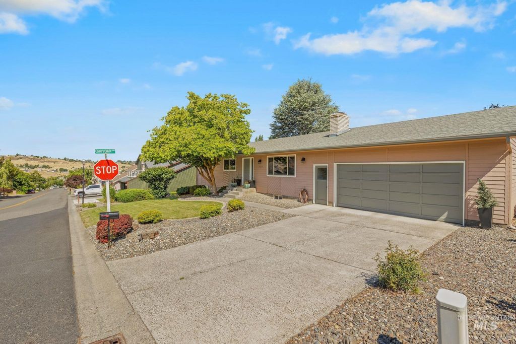 Photo of 3615 Country Club Drive, Lewiston, ID 83501 (MLS # 98993567)