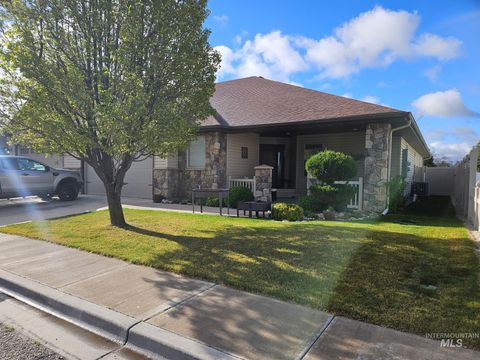 Photo of 805 Woodland ST, Rupert, ID 83350 (MLS # 98986743)