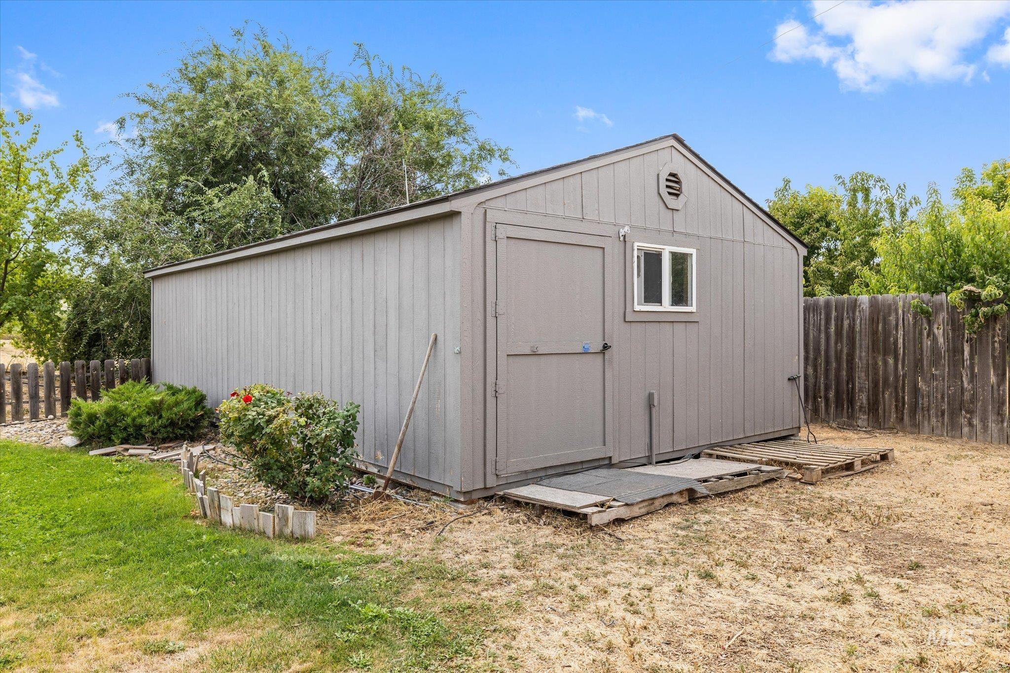 16842 Live Oak Pl