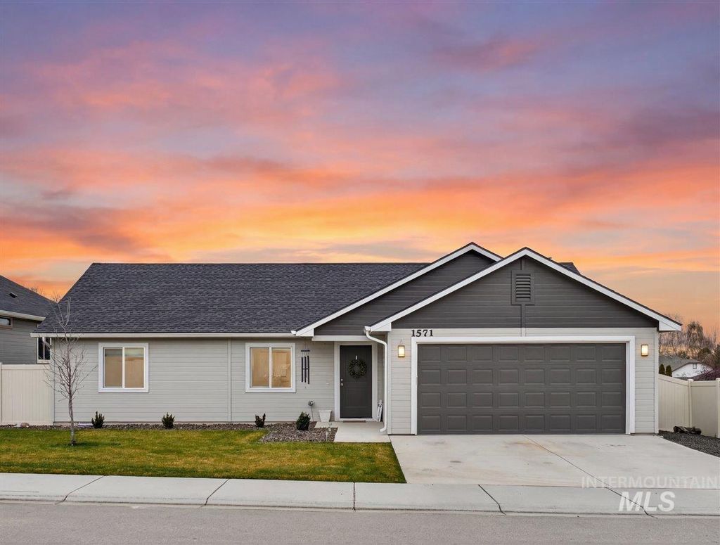 Photo of 1571 Regency Way, Emmett, ID 83617 (MLS # 98971395)