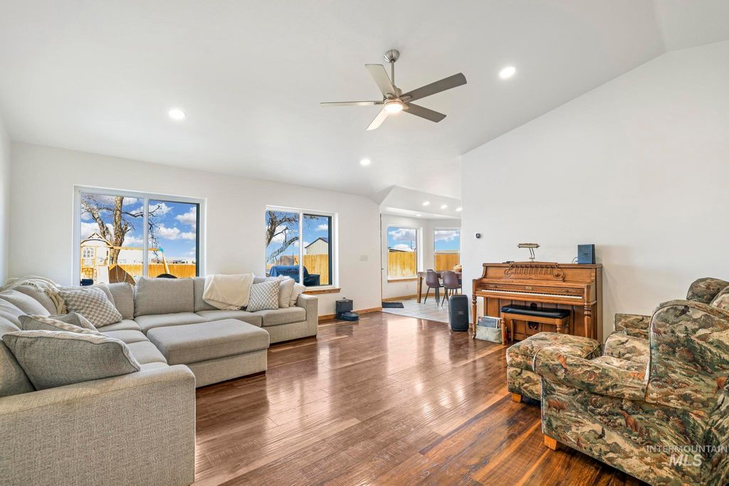 Photo of 385 El Camino Ave, Twin Falls, ID 83301 (MLS # 98977819)