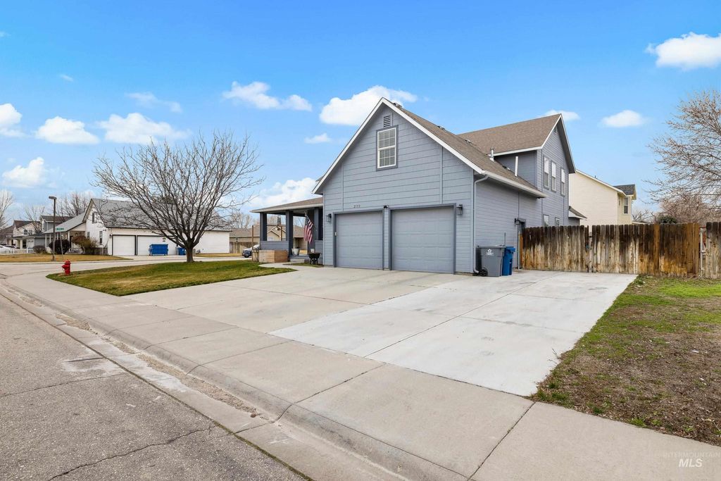 Photo of 2153 NE Onati, Mountain Home, ID 83647 (MLS # 98978630)