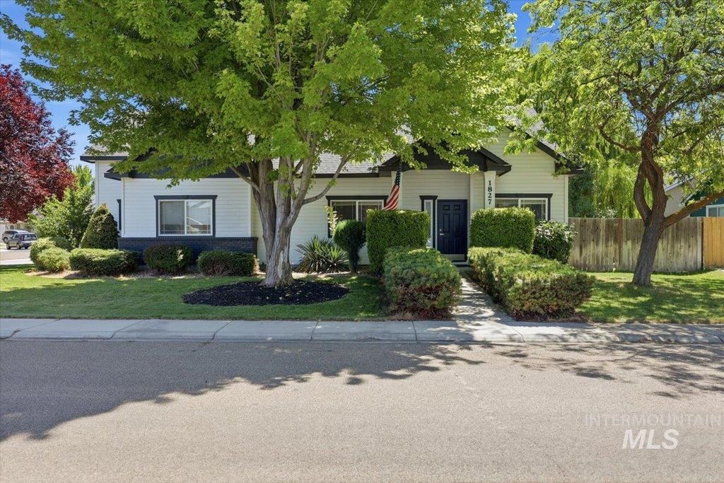 Photo of 1827 W Lotus Ponds Ct, Nampa, ID 83651 (MLS # 98991408)
