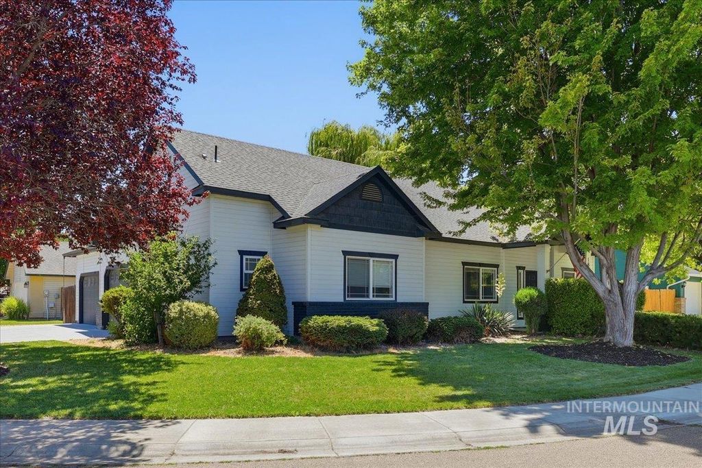 Photo of 1827 W Lotus Ponds Ct, Nampa, ID 83651 (MLS # 98991408)