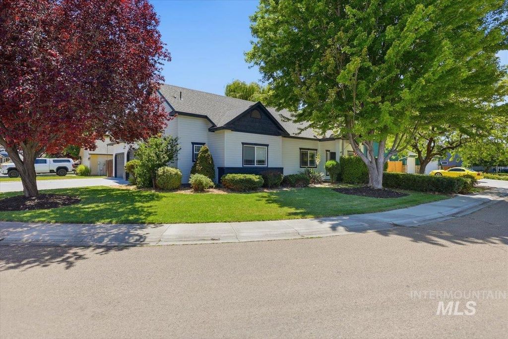 Photo of 1827 W Lotus Ponds Ct, Nampa, ID 83651 (MLS # 98991408)
