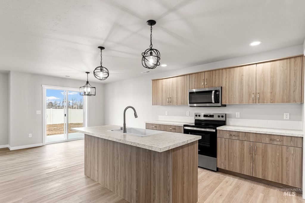 Photo of 2543 W Fallon Lp, Nampa, ID 83651 (MLS # 98974835)