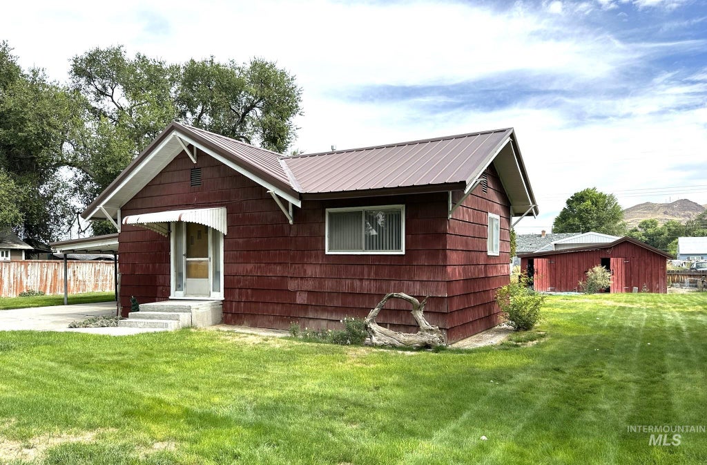 Photo of 370 Smith St, Vale, OR 97918 (MLS # 99000773)