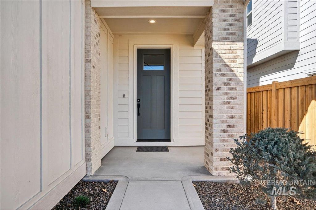 Photo of 18161 Cinder Brook Ave, Nampa, ID 83687 (MLS # 98978660)