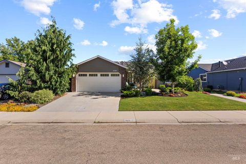Photo of 1418 E Sothesby Street, Meridian, ID 83642 (MLS # 98988510)