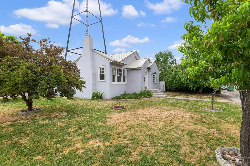 Photo of 191 SW 5th Avenue, Ontario, OR 97914 (MLS # 98971837)