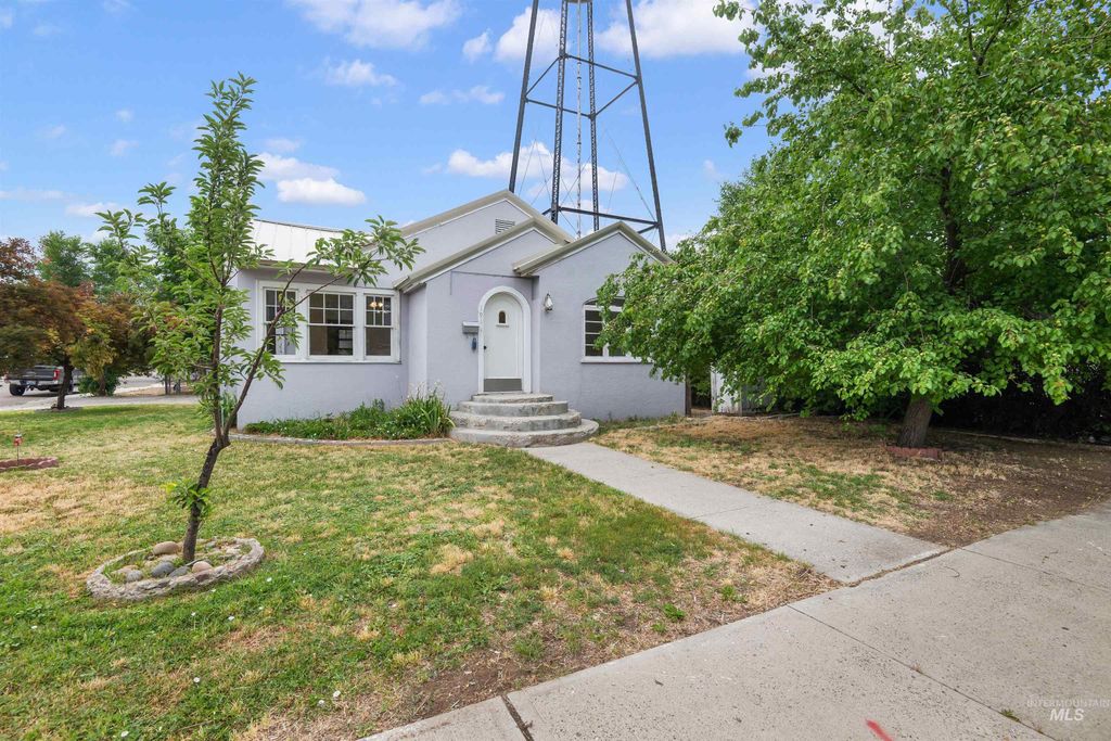 Photo of 191 SW 5th Avenue, Ontario, OR 97914 (MLS # 98971837)