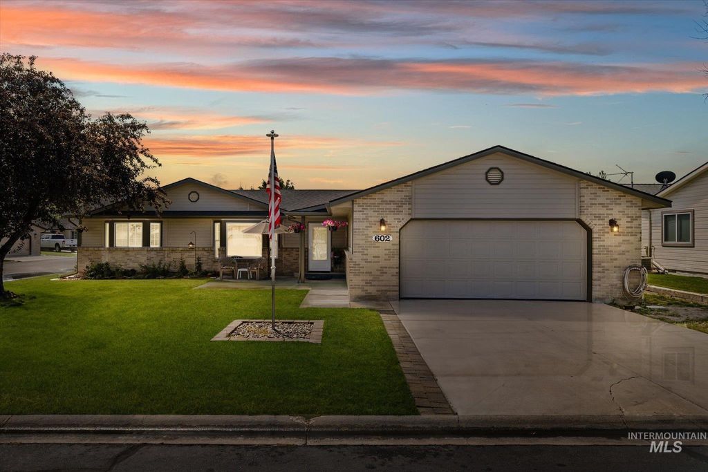 Photo of 1100 Burnett Dr #602 Dr, Nampa, ID 83651 (MLS # 98971796)