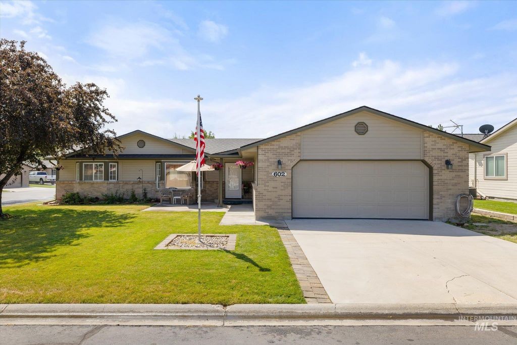 Photo of 1100 Burnett Dr #602 Dr, Nampa, ID 83651 (MLS # 98971796)