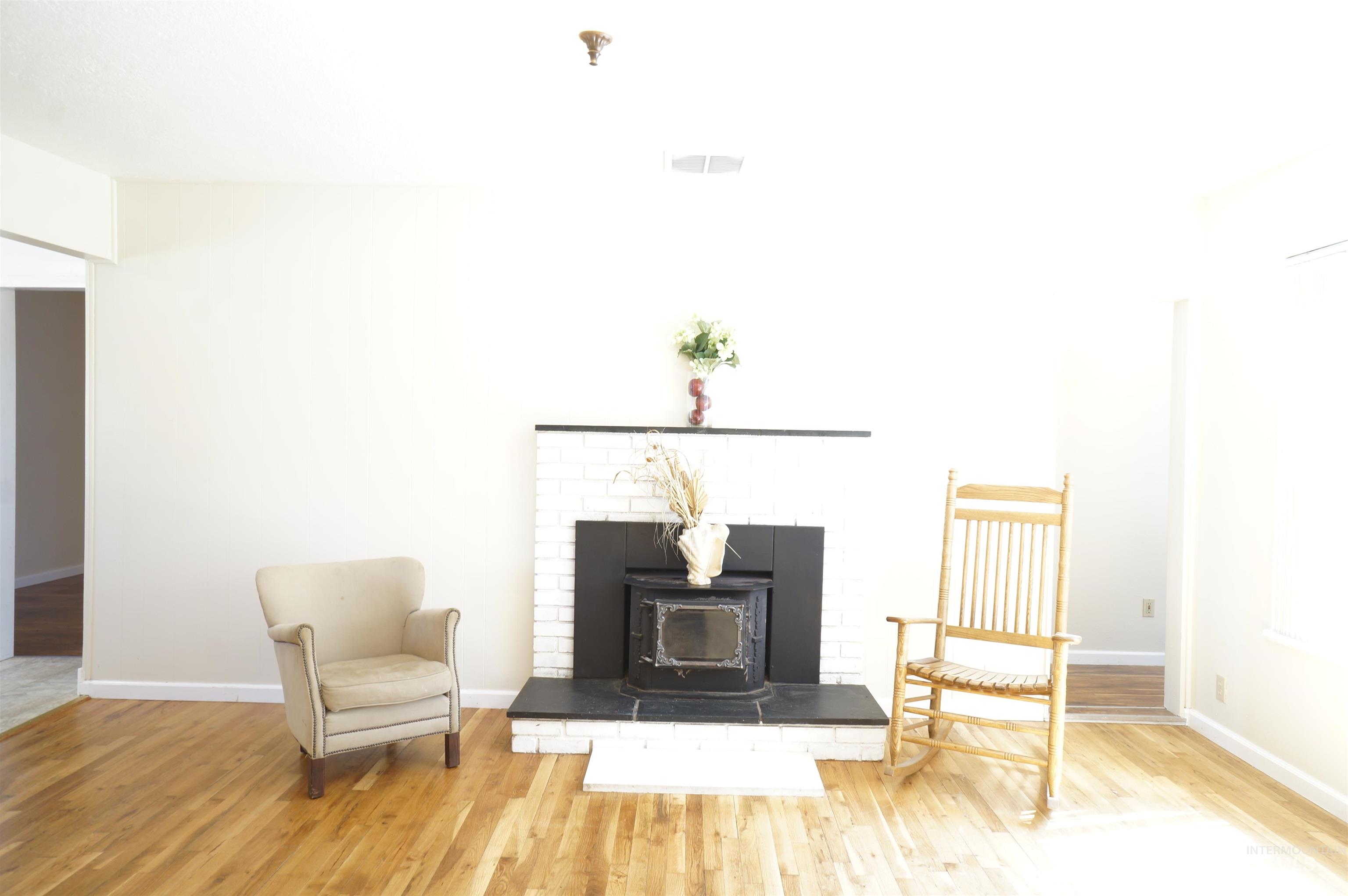 22952 Bumble Bee Lane