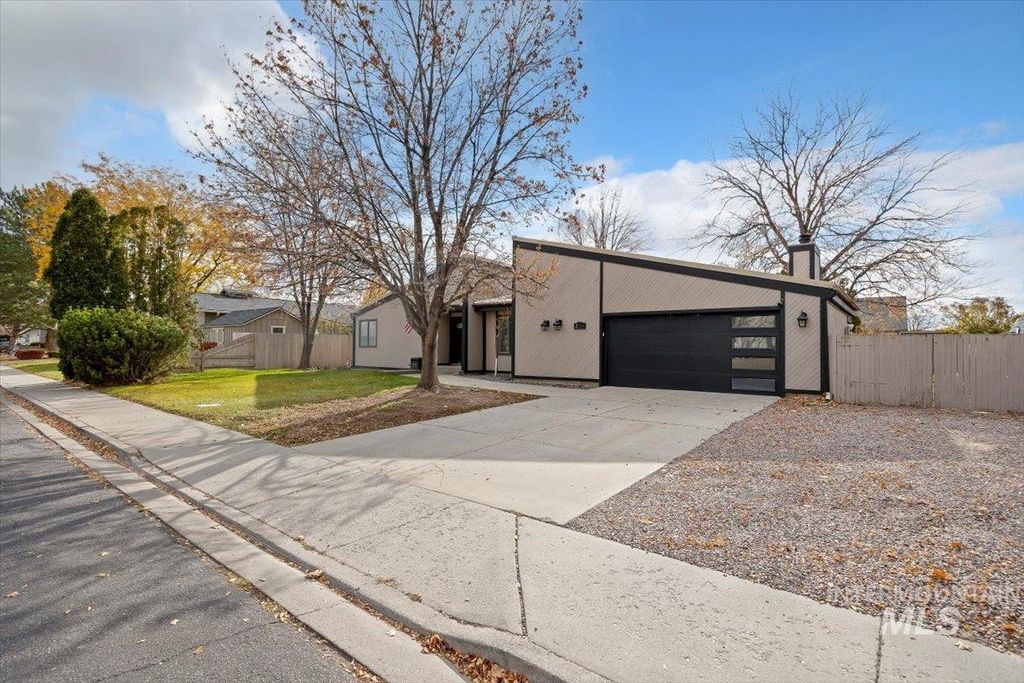 Photo of 2556 4th Ave. East Ave, Twin Falls, ID 83301 (MLS # 98957716)