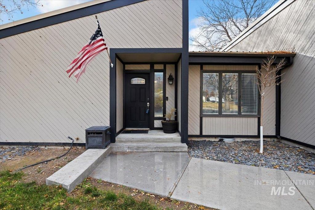 Photo of 2556 4th Ave. East Ave, Twin Falls, ID 83301 (MLS # 98957716)