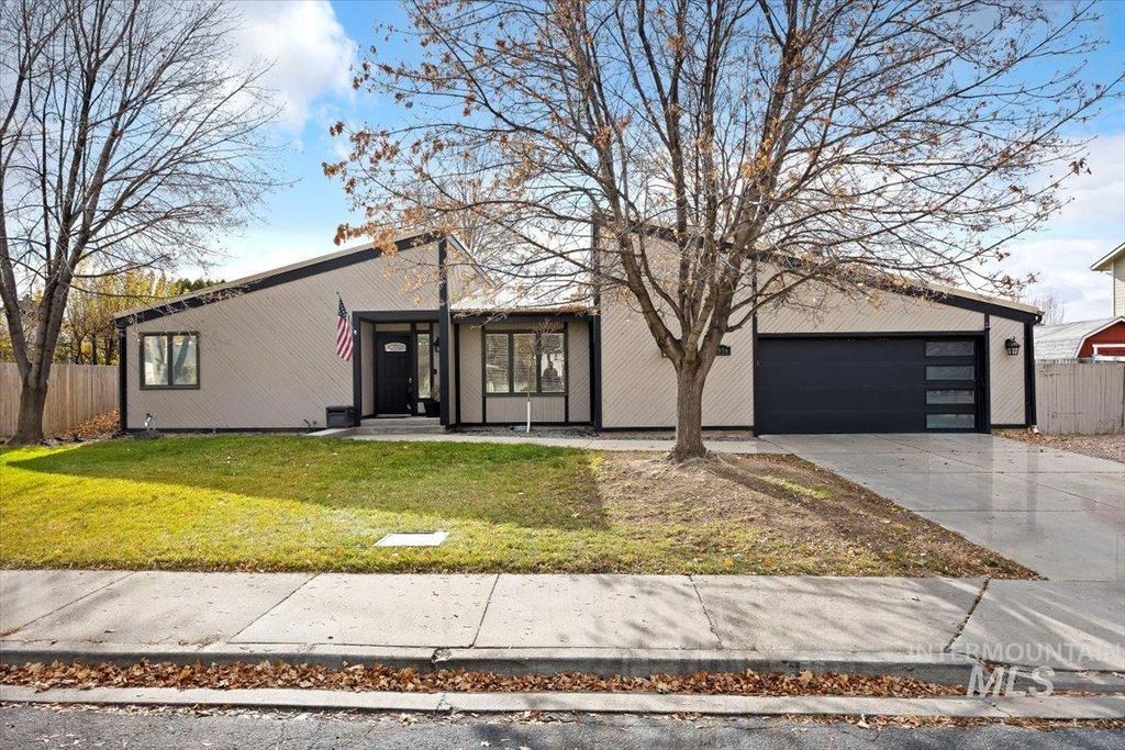 Photo of 2556 4th Ave. East Ave, Twin Falls, ID 83301 (MLS # 98957716)