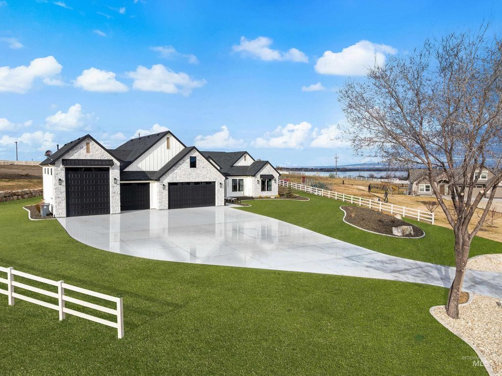 Photo of 12092 Swainsons Lane, Nampa, ID 83686 (MLS # 98975358)