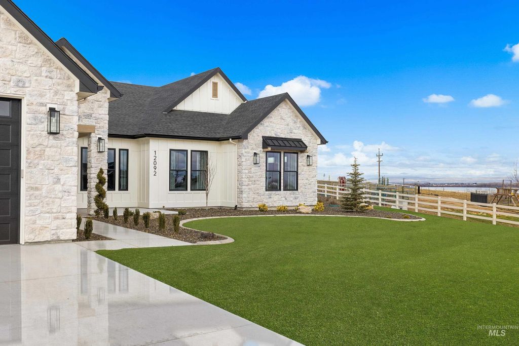 Photo of 12092 Swainsons Lane, Nampa, ID 83686 (MLS # 98975358)