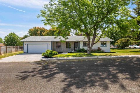 1131 Aztec Dr. Twin Falls ID 83301