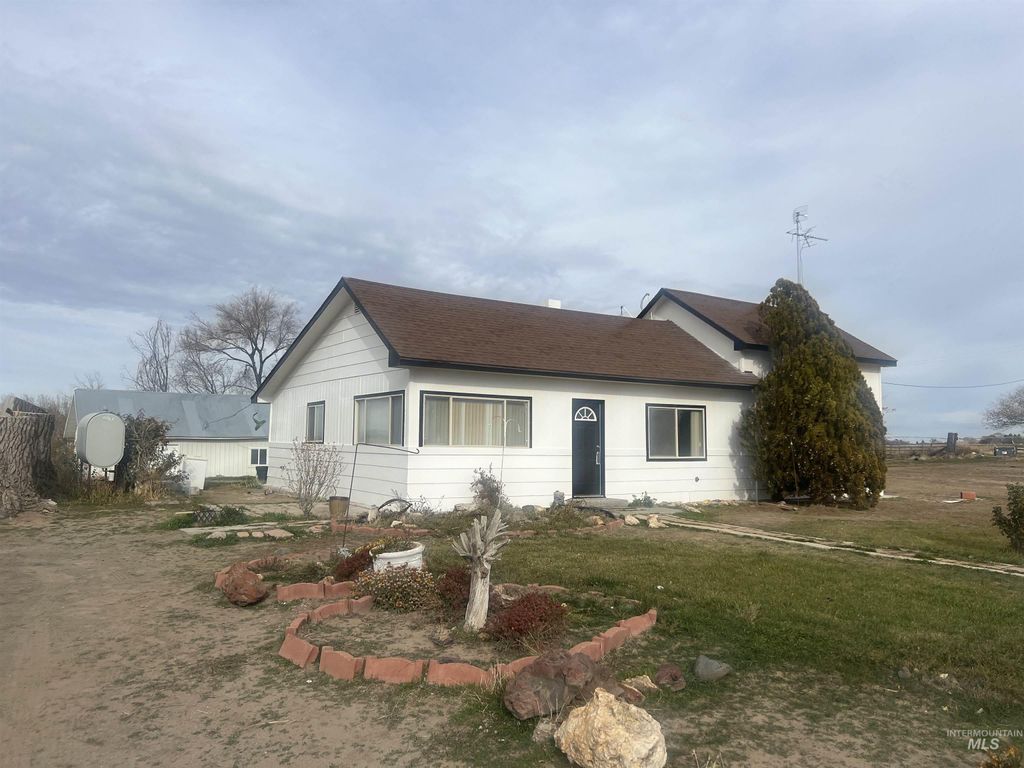 Photo of 156 W 100 N, Jerome, ID 83338 (MLS # 98967338)